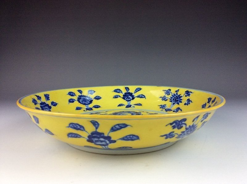 Fine Chinese Porcelain Bowl.