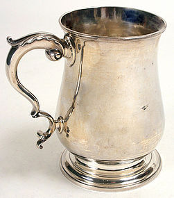 Georgian silver pint mug of baluster form, 1780