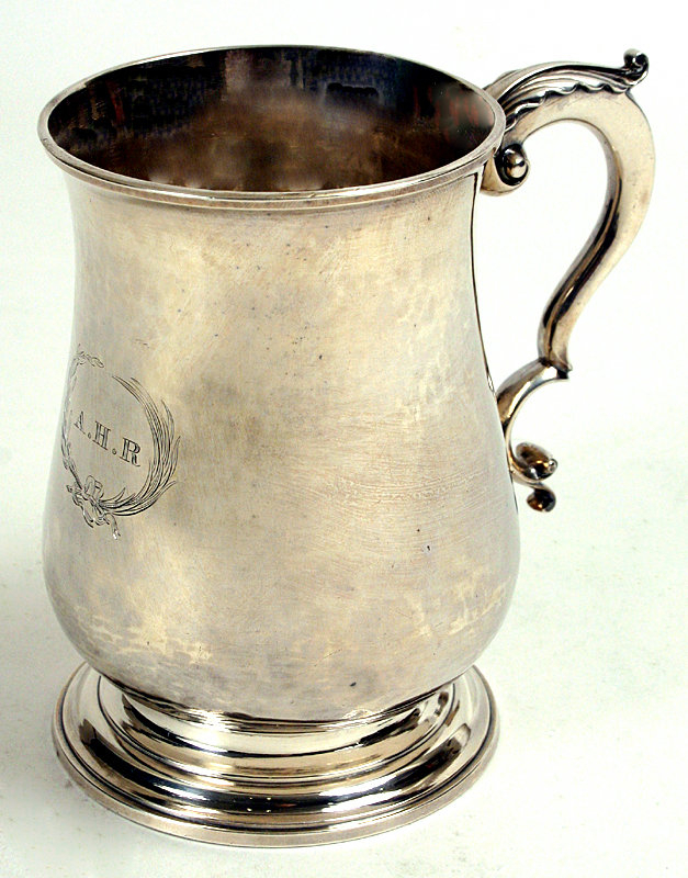 Georgian silver pint mug of baluster form, 1780