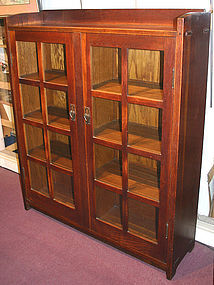 Gustav Stickley oak two door bookcase, Arts & Crafts