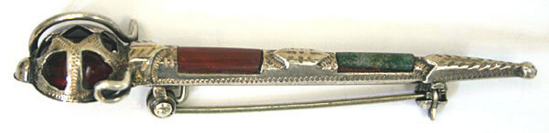 Scottish agate &amp; sterling silver basket hilt sword pin