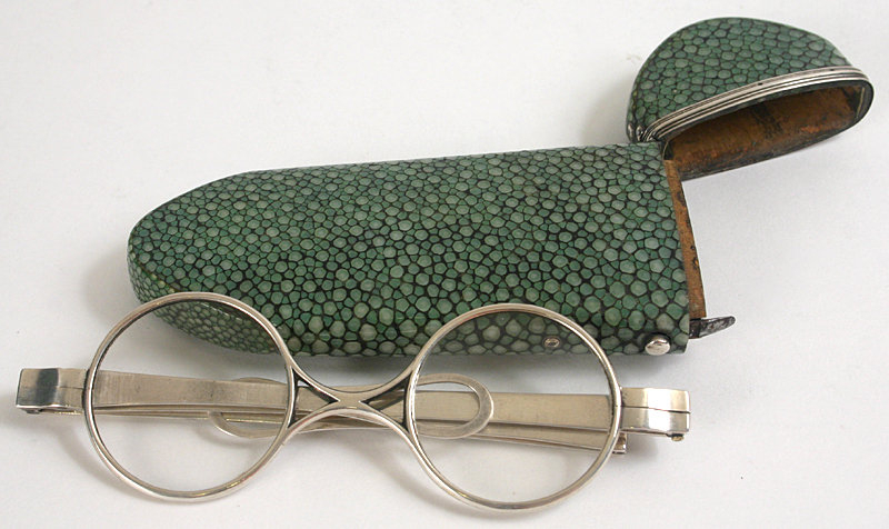 Green shagreen spectacles case &amp; silver eyeglasses 1790