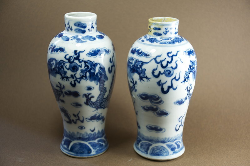 A Pair of Small Porcelain Vases, Qing Dynasty