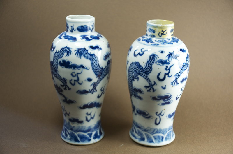 A Pair of Small Porcelain Vases, Qing Dynasty