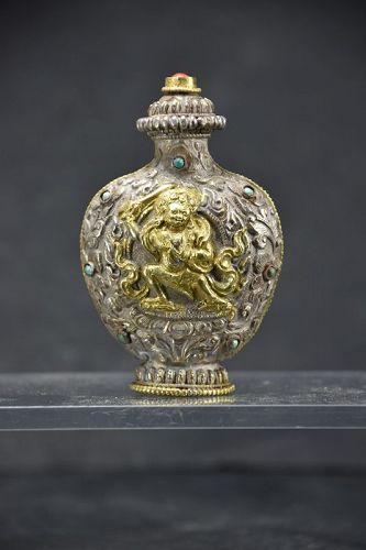 Fine Tibetan Gilt Silver Snuff Bottle