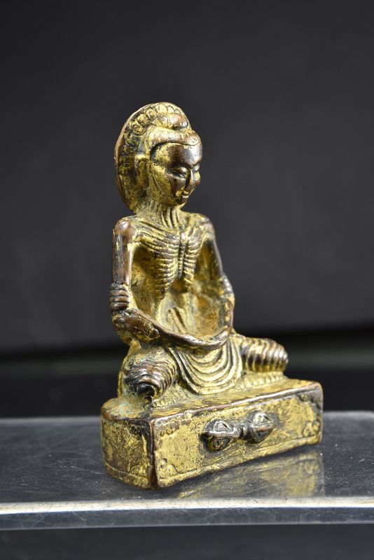 Small Gilt Bronze Statue of Siddhartha, Tibet or China, 19th C.