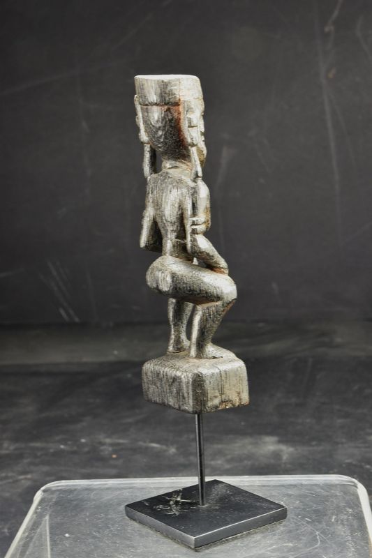 Rare Dayak Hampatong Female Figurine