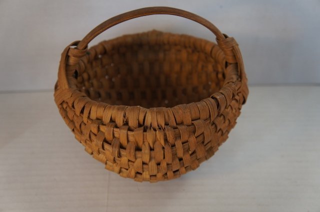 6&quot; egg basket  19th C. in excellent condition