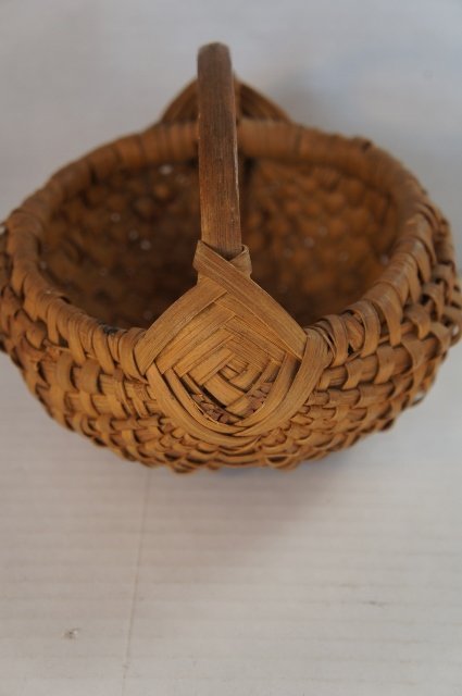 6&quot; egg basket  19th C. in excellent condition