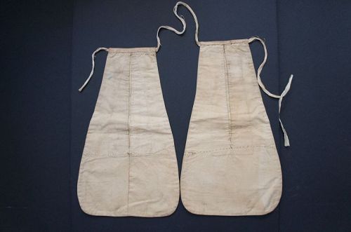 A pair of 1790-1820 homespun linen pockets, humble and beautiful