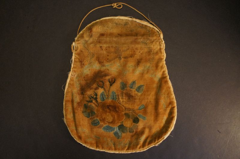 Antique velvet reticule theorem purse 1830-40