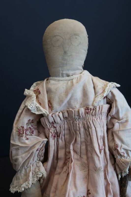To see you better, pencil face rag doll with several identities C.1880
