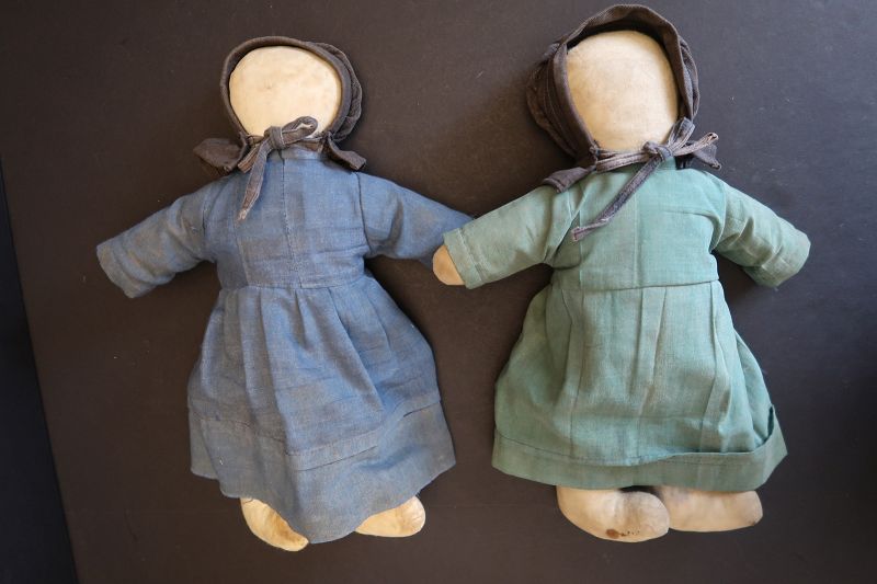 Sister dolls, unlike Sister Wives, they are best friends, Amish 13&quot;