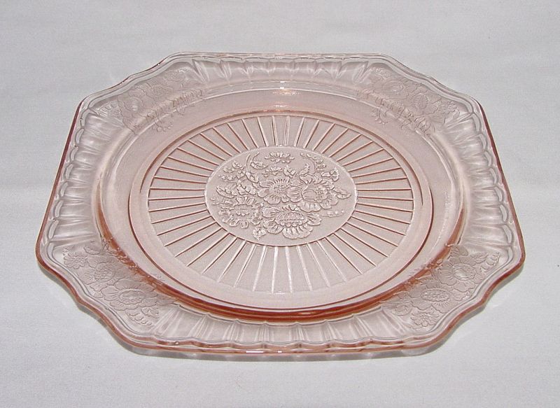 Mayfair Open Rose 8 1/2 inch plate - Pink