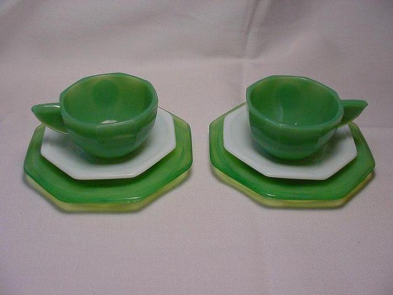 Akro Agate Octagonal Green &amp; White Dishes