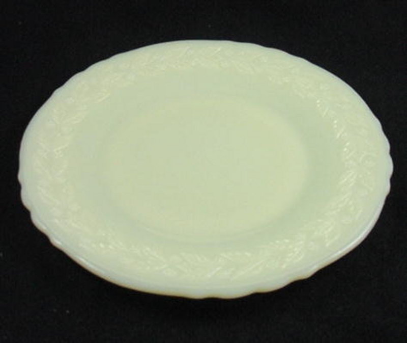 McKee Laurel Luncheon Plate - French Ivory