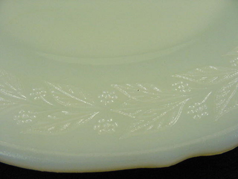 McKee Laurel Luncheon Plate - French Ivory