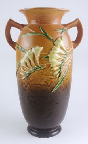 Mid 20th Century Roseville 128-15 Freesia Vase