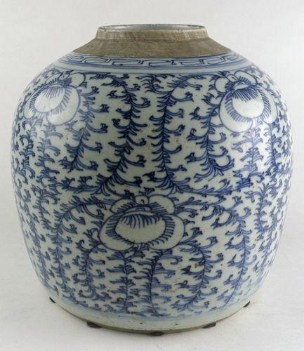 Antique Chinese Porcelain Blue and White Jar, 19th C.