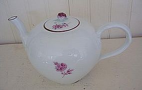 German Meissen Porcelain Tea Pot, c. 1774