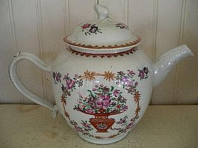 Chinese Export Porcelain Famille Rose Tea Pot, c. 1790