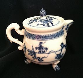 Meissen cream pot and and cover 1745