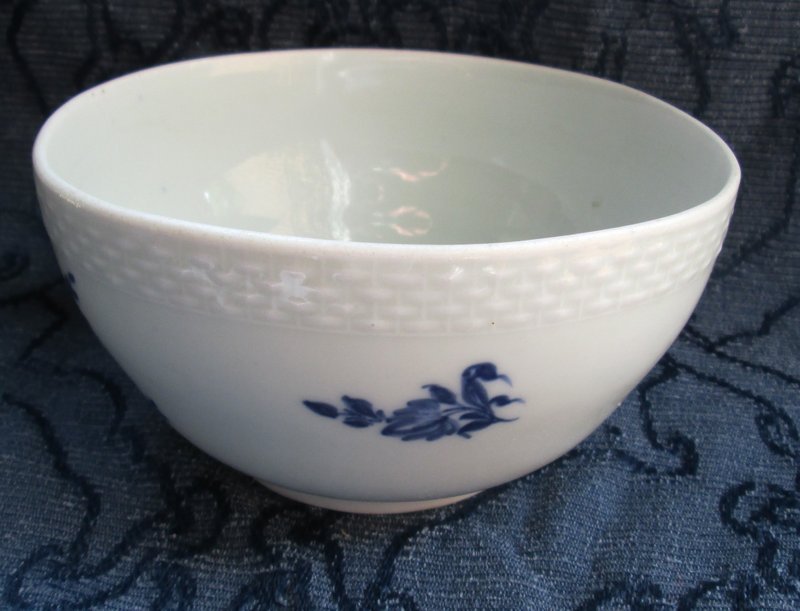 Royal Copenhagen Blue &amp; White bowl c. 1780