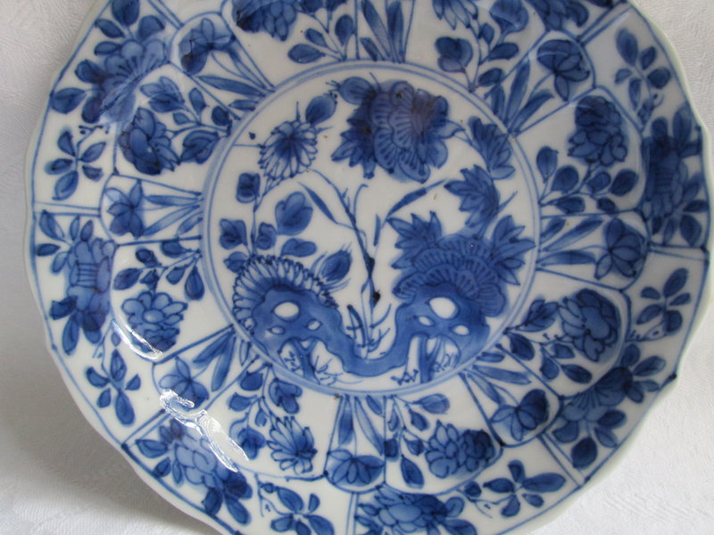 Chinese early 18th c. blue &amp; white saucer dish