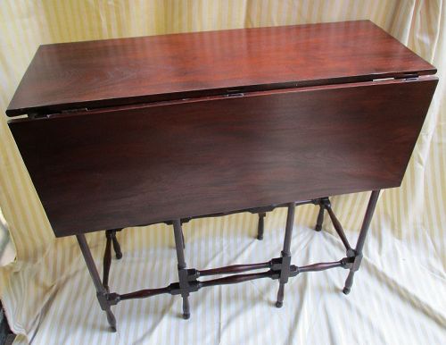 Mahogany English smal spider leg table c. 1800