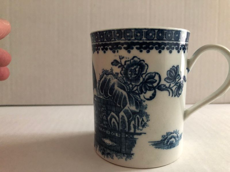 Caughley Fisherman pattern porcelain mug c. 1790