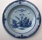 Lambeth London delft charger chinoiserie decoration 18th c.