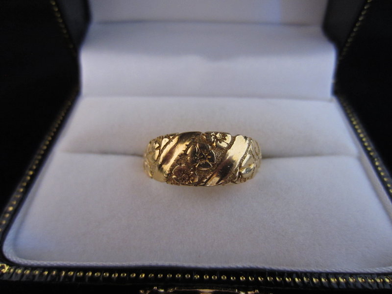 18k Yellow Gold Floral Engraved Band