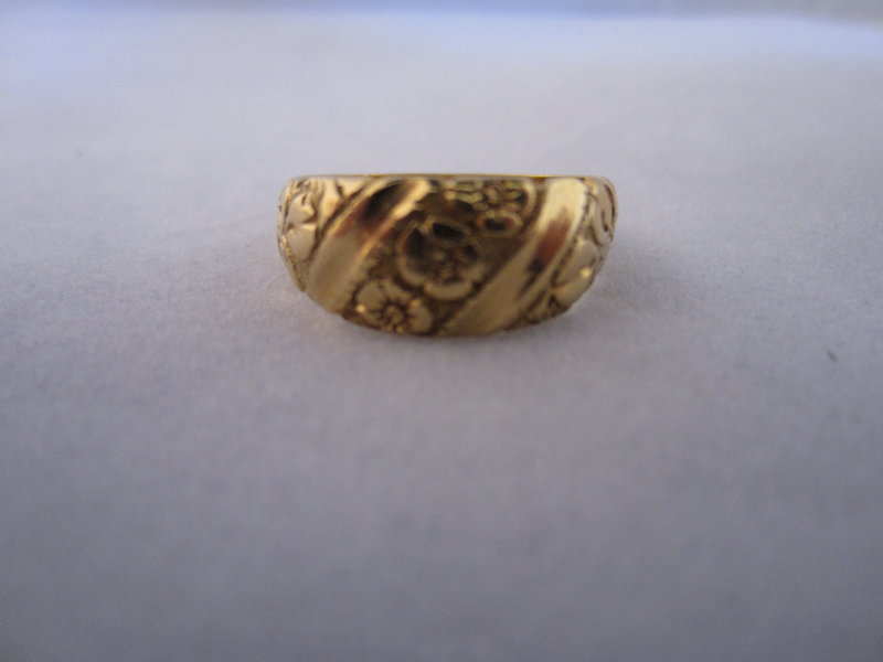 18k Yellow Gold Floral Engraved Band