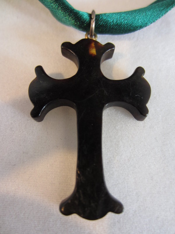 Victorian Pique Cross