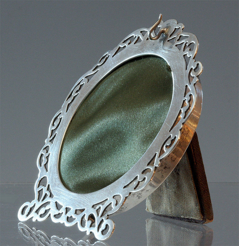 Round Sterling Picture Frame