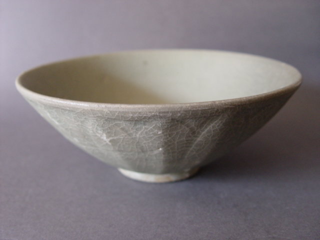 A Song Dynasty Longquan Celadon Lotus bowl