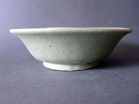 A rare bluegreen Longquan " Guan " glazed Celadon Dish