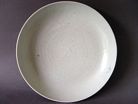A rare,large Ming white glazed dish with incised decor