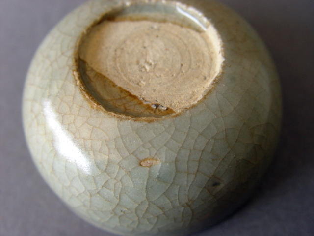 A nice small Yuan Dyn. Longquan Celadon bowl