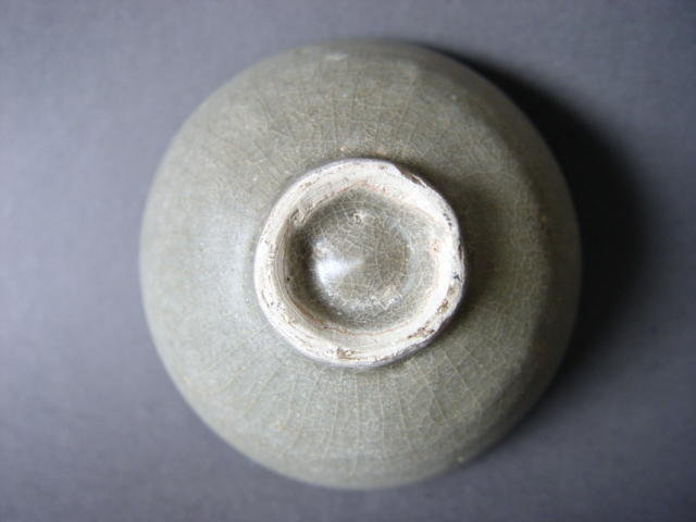A Song - Yuan  Longquan Celadon bowl with a nice shape