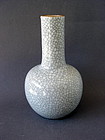 A well potted Qing Dynasty Ge glazed ( Geyao ) vase
