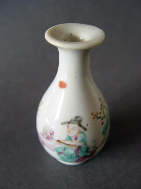 A late Qing Dynasty Guangxu Period Famille Rose  vase