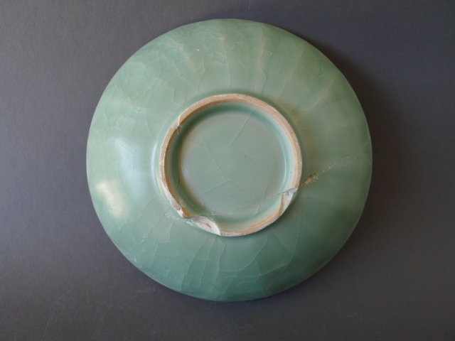 Example for a top bluegreen Song Longquan Celadon dish