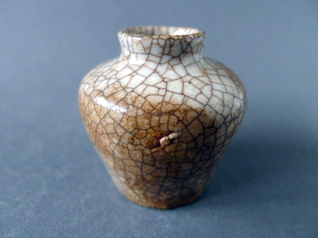 A nice Ming Dynasty Ge glazed  ( Geyao ) jarlet