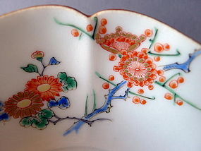 A rare pair of Japanese Kakiemon bowls