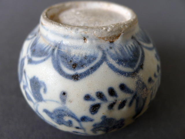 A extraordinary lovely 15th - 16th century Annamese pot