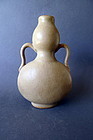 A extremely rare Song Dyn. Guanyao double-gourd vase