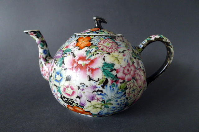 A nice Guangxu Mark and Period &quot;Mille Fleur&quot; teapot