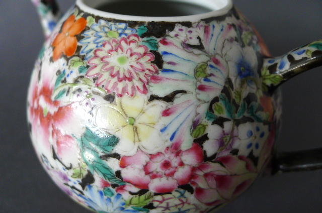 A nice Guangxu Mark and Period &quot;Mille Fleur&quot; teapot