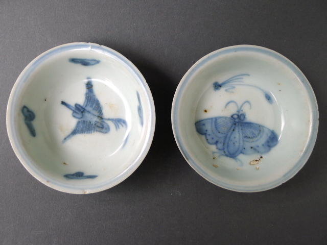 A lovely pair of  Ming Wanli Butterfly and Crane dishes